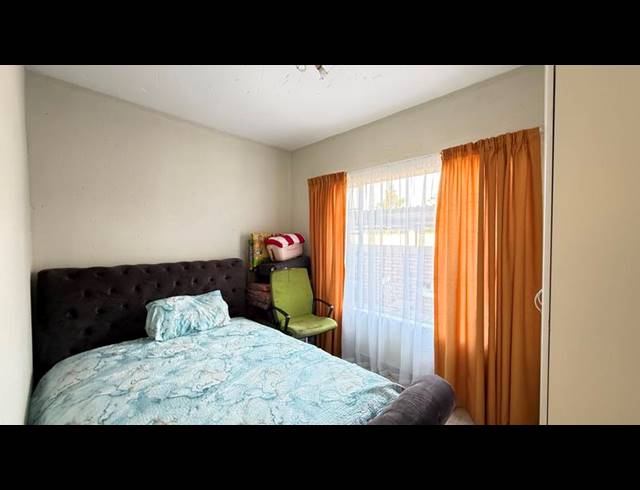 2 BEDROOM APARTMENT FOR SALE IN HEUWELSIG ESTATE